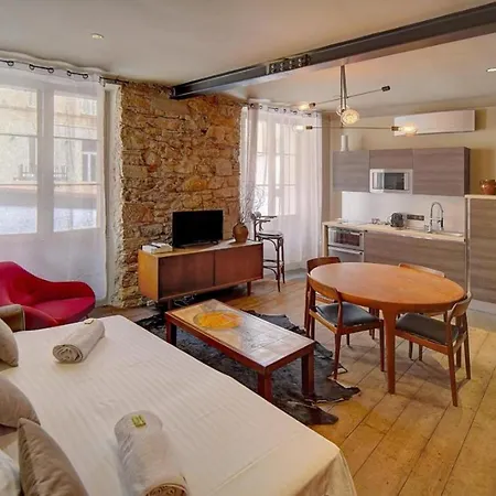 Red&bleue Yourhosthelper * Cannes